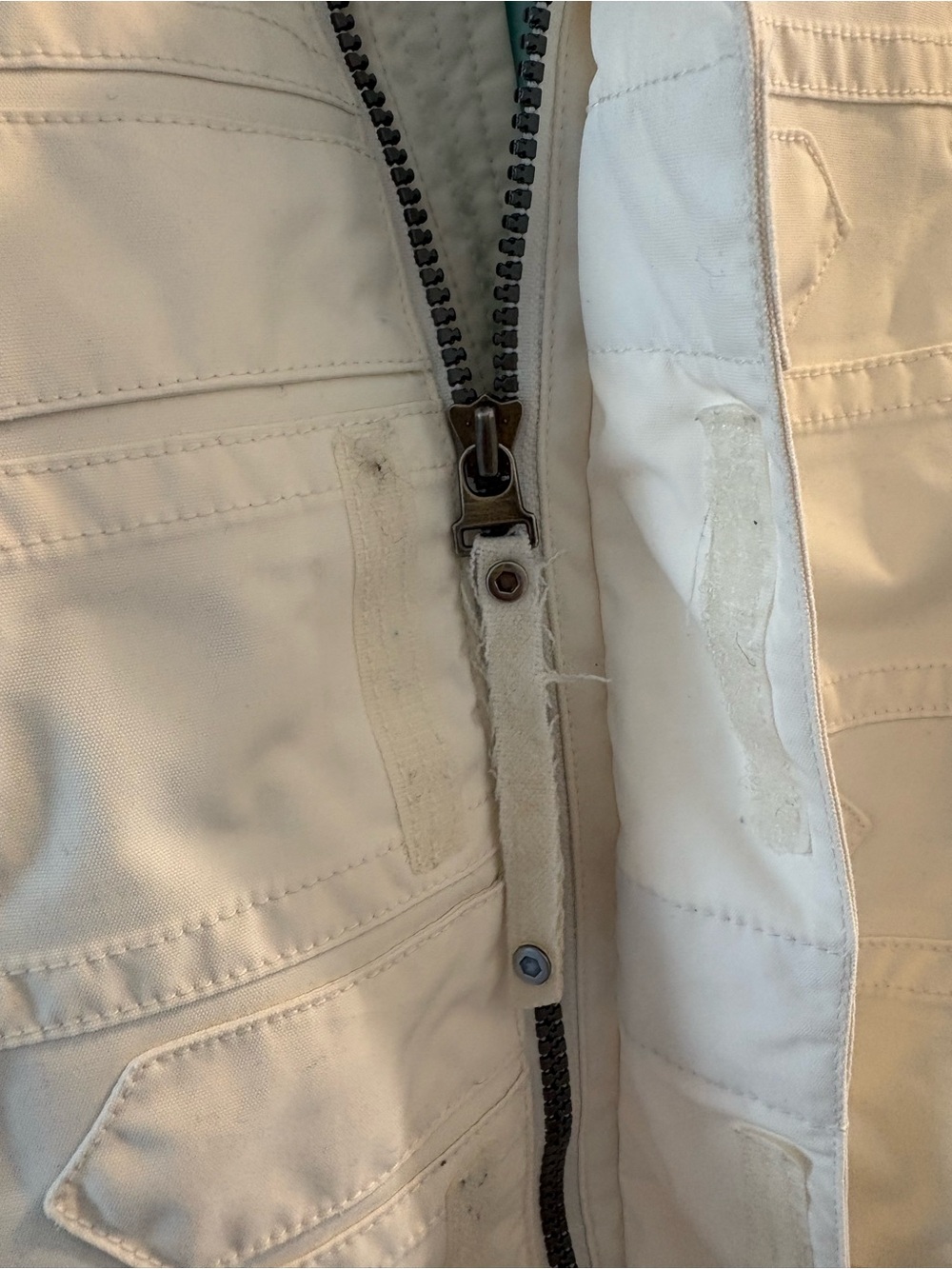 The North Face Women's White Hooded Snow Winter Jacket - Picture 6 of 10